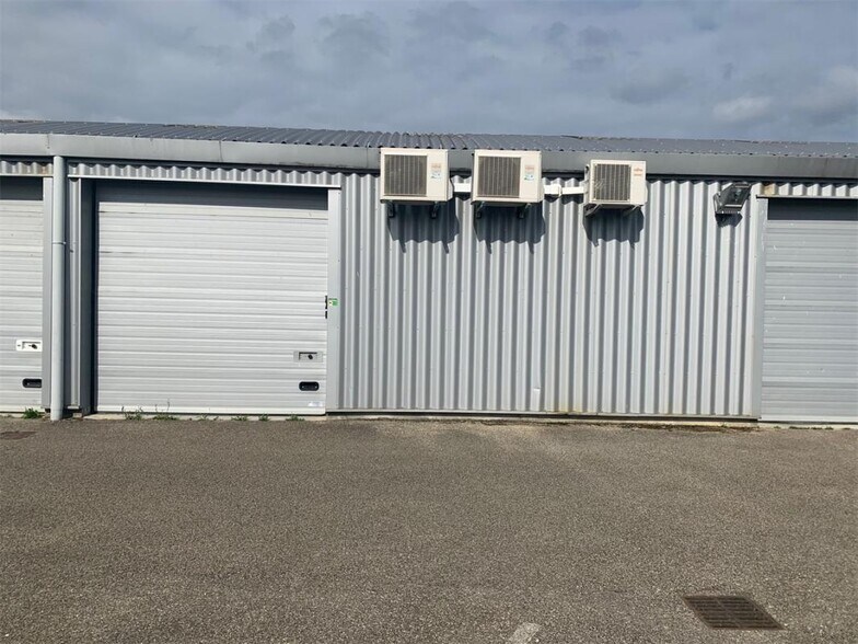 Industrial in Tossiat for lease - Building Photo - Image 1 of 10