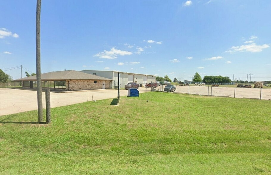2404 S Broadway St, Oklahoma City, OK for lease - Building Photo - Image 2 of 13