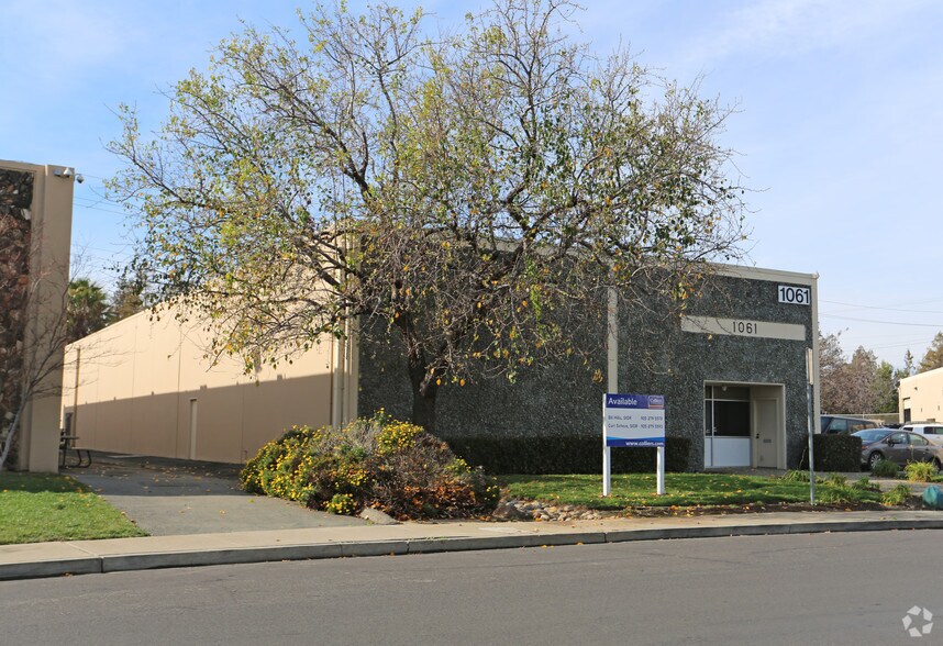 1061 Shary Cir, Concord, CA à louer - Photo du bâtiment - Image 3 de 3