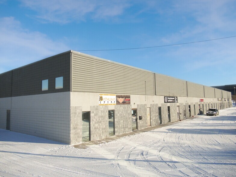 2320 35th Ave NE, Calgary, AB à vendre - Photo du bâtiment - Image 1 de 1