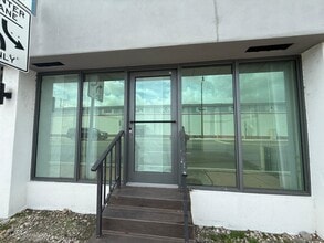 801 Monterey St, Coral Gables, FL for lease Interior Photo- Image 1 of 23