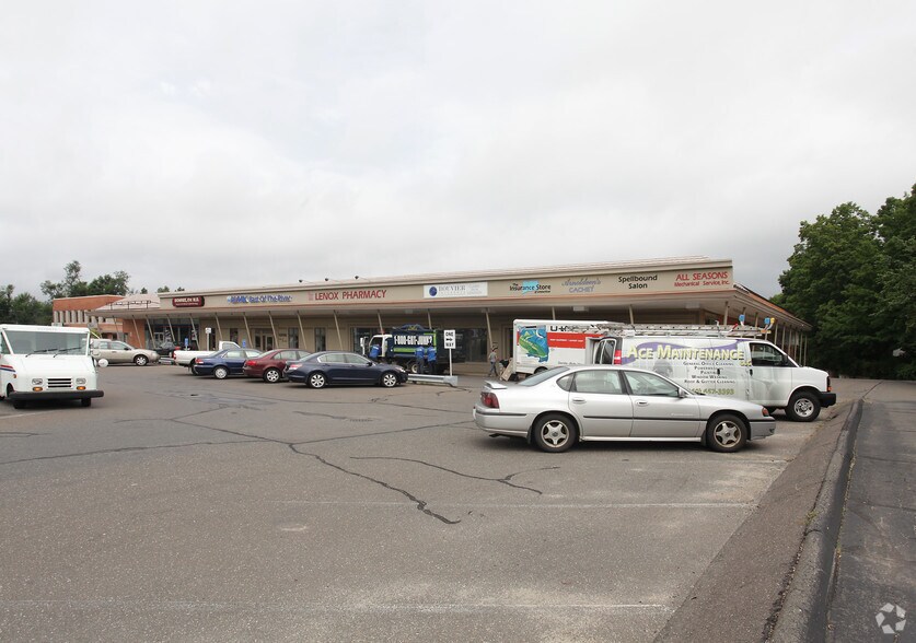 283-307 E Center St, Manchester, CT à louer - Photo du bâtiment - Image 2 de 5