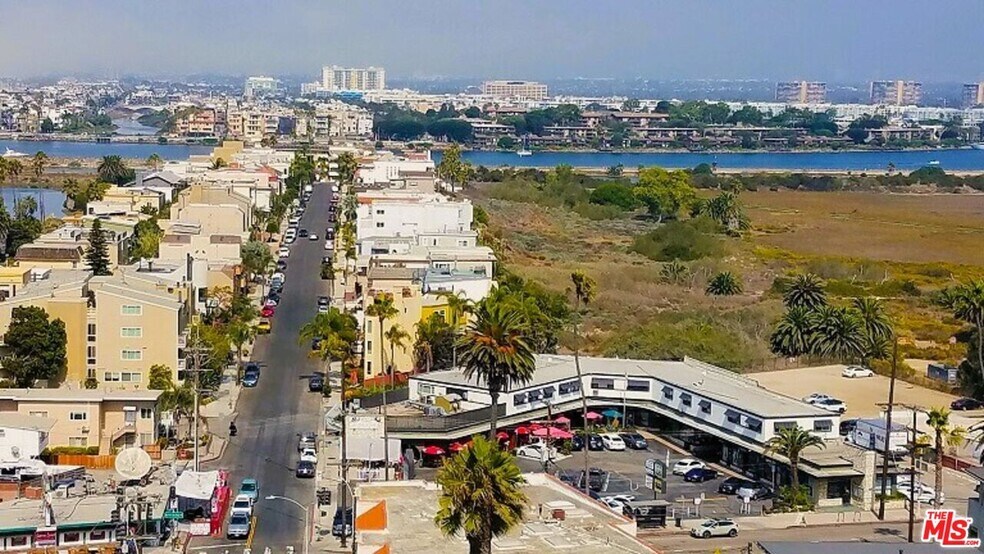 6515 Vista del Mar, Playa Del Rey, CA à vendre - Photo principale - Image 2 de 46