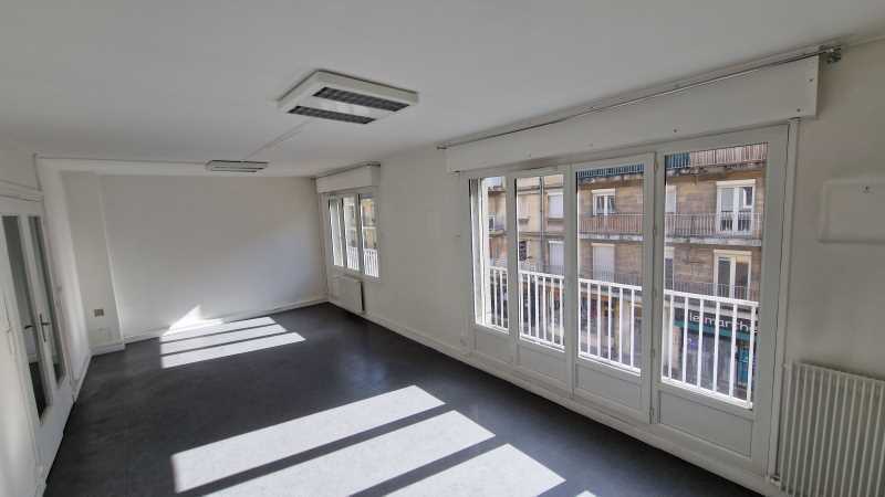 Office in Rouen for lease - Interior Photo - Image 1 of 8