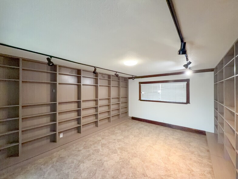10051 Mission Blvd, Jurupa Valley, CA à louer - Photo du bâtiment - Image 3 de 44