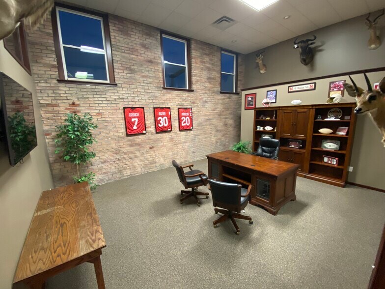 520 E St, Fairbury, NE à vendre - Photo du bâtiment - Image 3 de 6