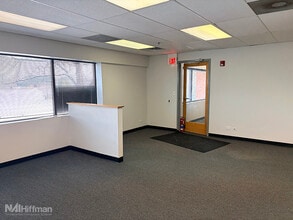 400-444 E State Pky, Schaumburg, IL for lease Interior Photo- Image 2 of 7