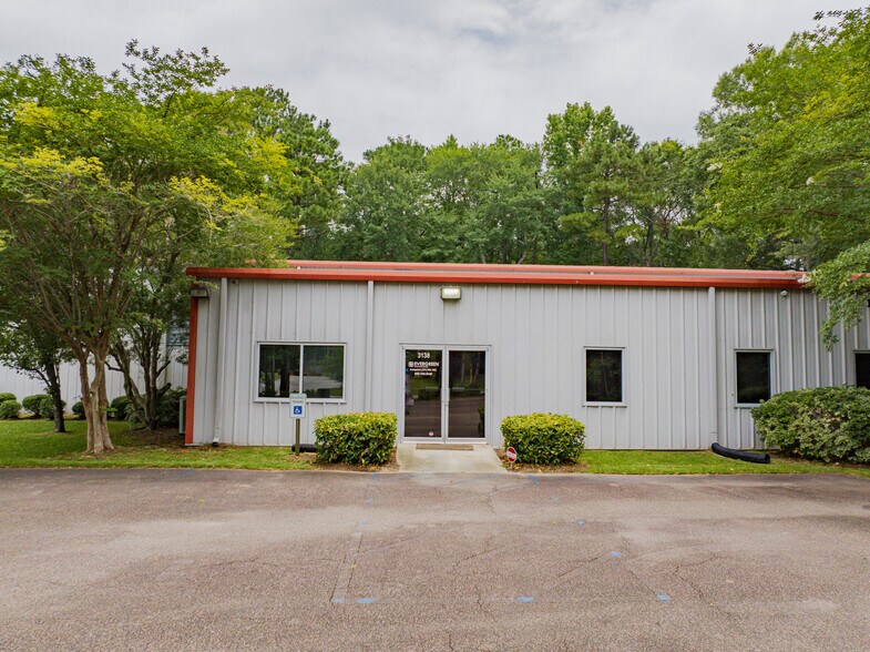 3138 Industry Dr, North Charleston, SC for lease - Building Photo - Image 2 of 7