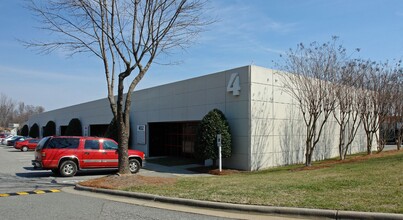 2606 Phoenix Dr, Greensboro, NC for lease Building Photo- Image 1 of 4