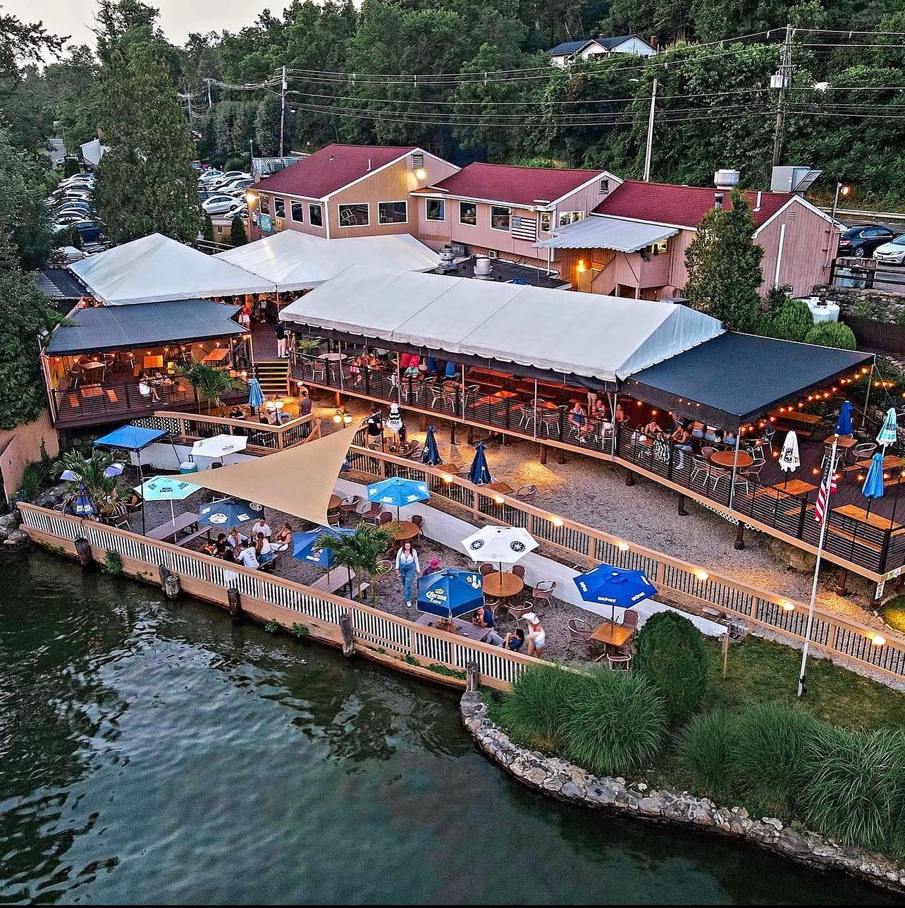 Lakefront retail/residential opportunity portfolio of 5 properties for sale on LoopNet.ca Building Photo- Image 1 of 3