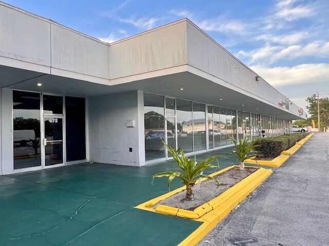 600-672 S Park Ave, Titusville, FL for lease Building Photo- Image 1 of 9