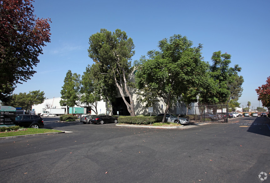 5951-5989 Rickenbacker Rd, Commerce, CA for lease - Building Photo - Image 2 of 5