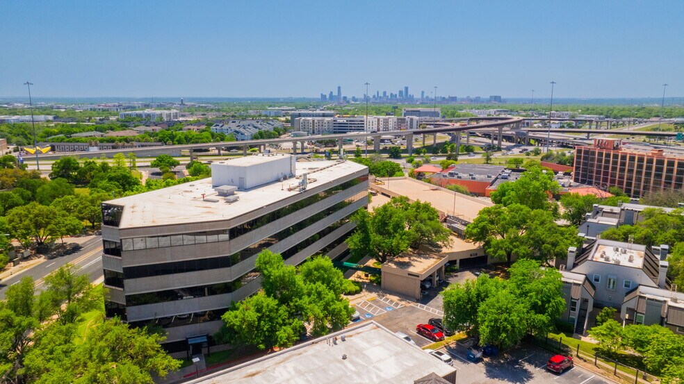 6300 La Calma Dr, Austin, TX à louer - Photo du bâtiment - Image 2 de 11