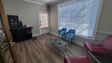 9324-9326 Main St, Manassas, VA for lease Interior Photo- Image 1 of 10
