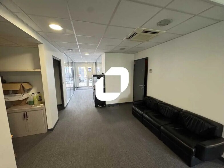 Bureau dans Montrouge à louer - Photo du bâtiment - Image 2 de 22