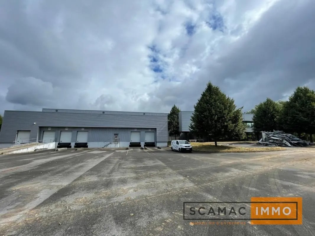 Office in Wissous for lease Building Photo- Image 1 of 11