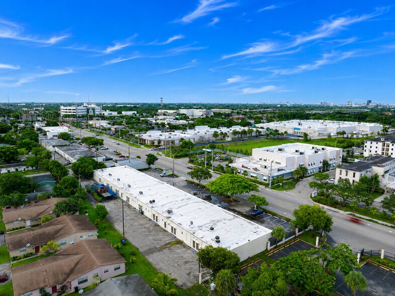 315-353 SW 27th Ave, Fort Lauderdale, FL for lease - Building Photo - Image 2 of 20