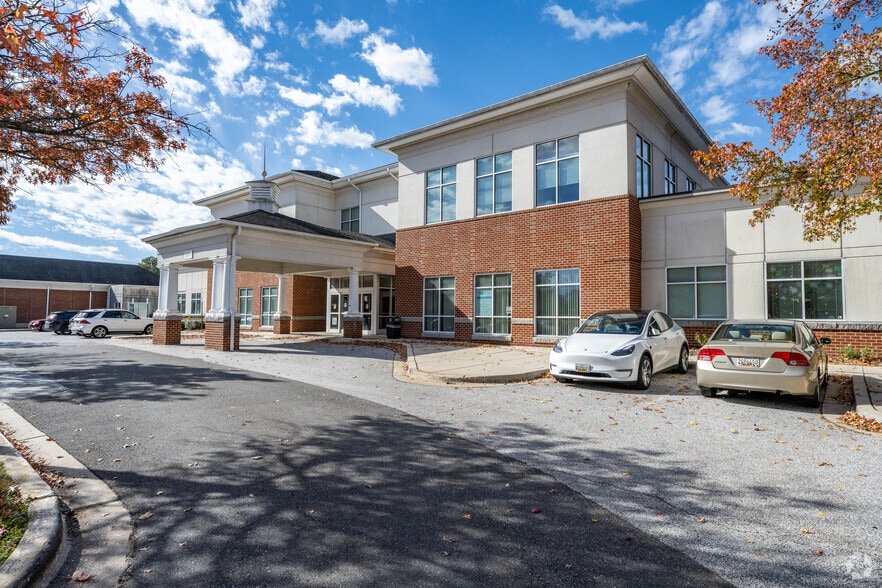 14999 Health Center Dr, Bowie, MD for lease - Building Photo - Image 2 of 4
