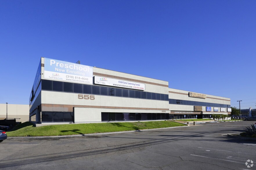 555 W Redondo Beach Blvd, Gardena, CA à louer - Photo principale - Image 1 de 22