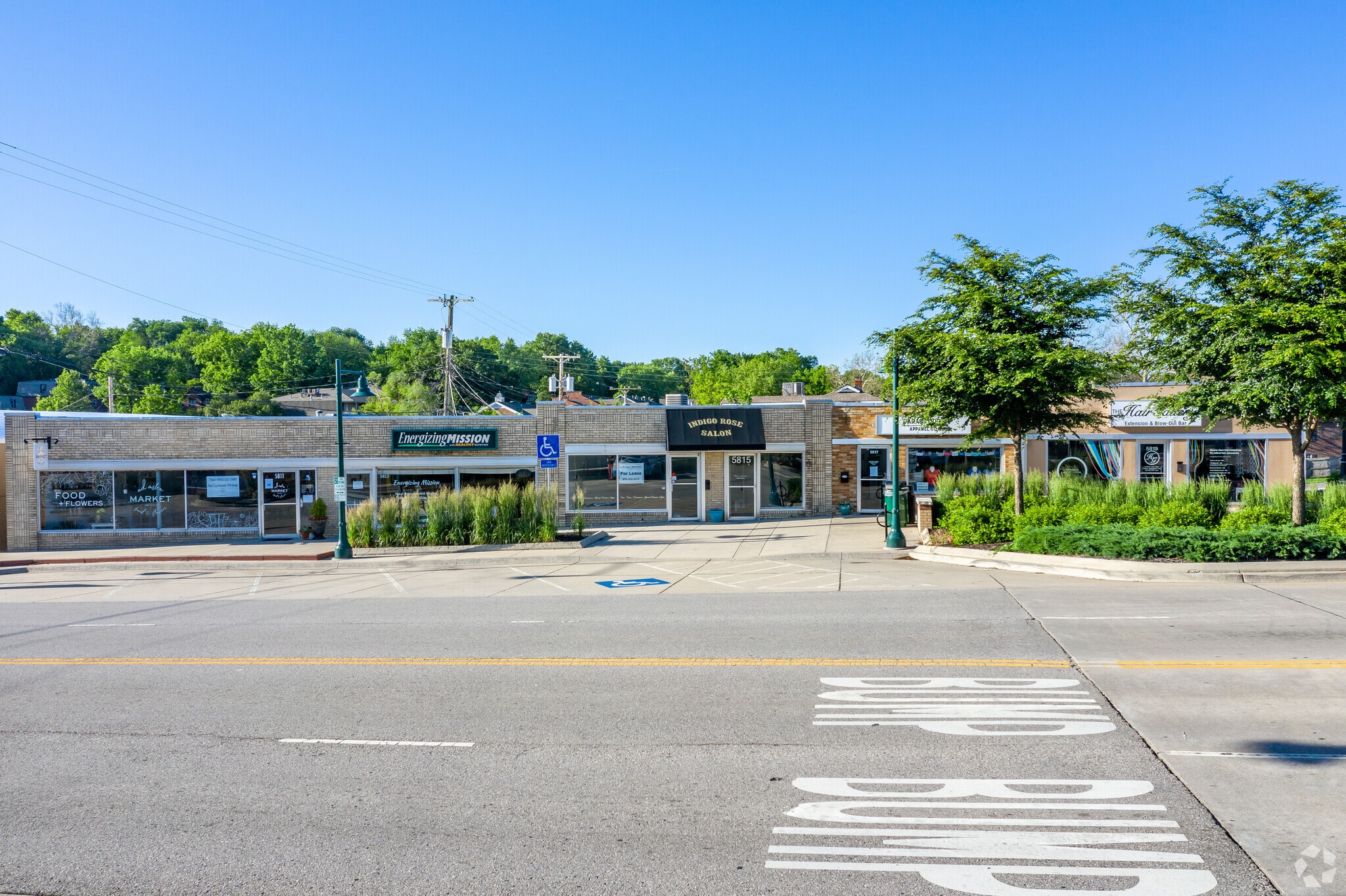 5811-5819 Johnson Dr, Mission, KS for lease Primary Photo- Image 1 of 10