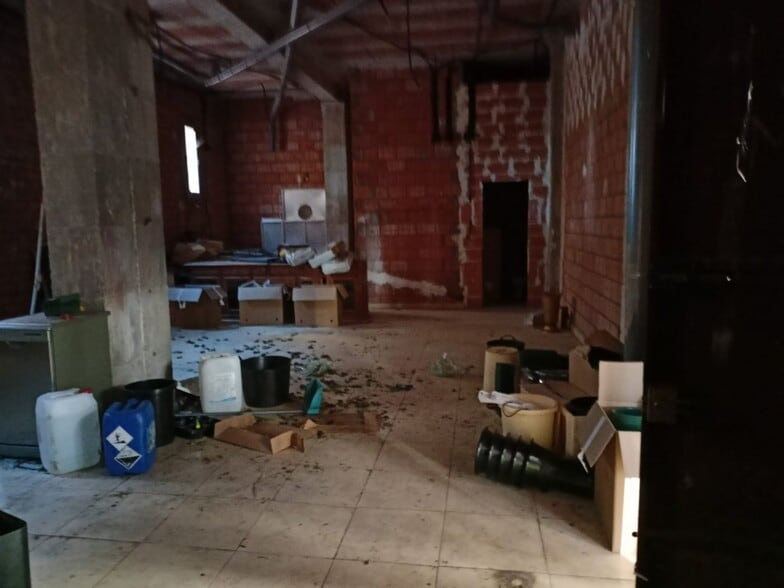 Retail in Cáceres for lease - Interior Photo - Image 1 of 5