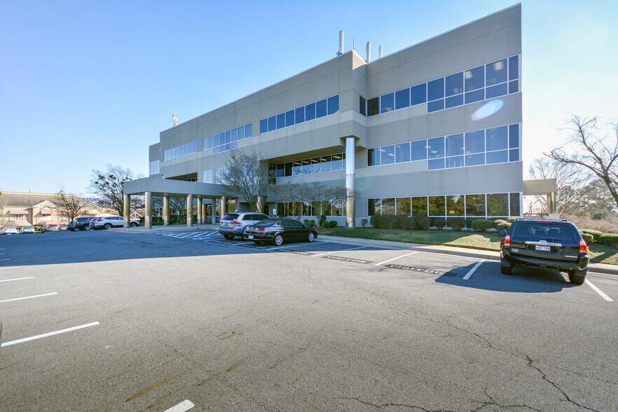 8315 Cantrell Rd, Little Rock, AR for lease - Building Photo - Image 1 of 7