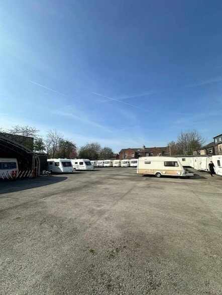 150 Oldham Rd, Manchester for lease - Building Photo - Image 1 of 10