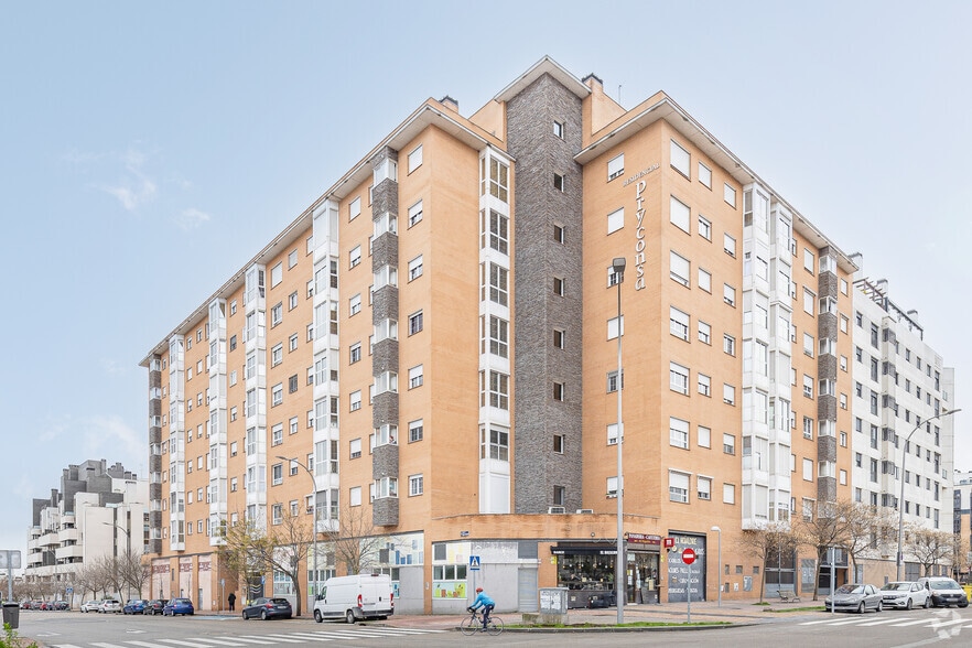 Avenida Cerro Milano, 143, Madrid, Madrid for lease - Primary Photo - Image 1 of 3