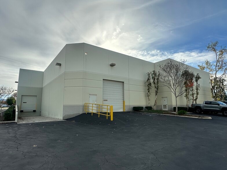 26038 Business Center Dr, Loma Linda, CA for lease - Building Photo - Image 2 of 6