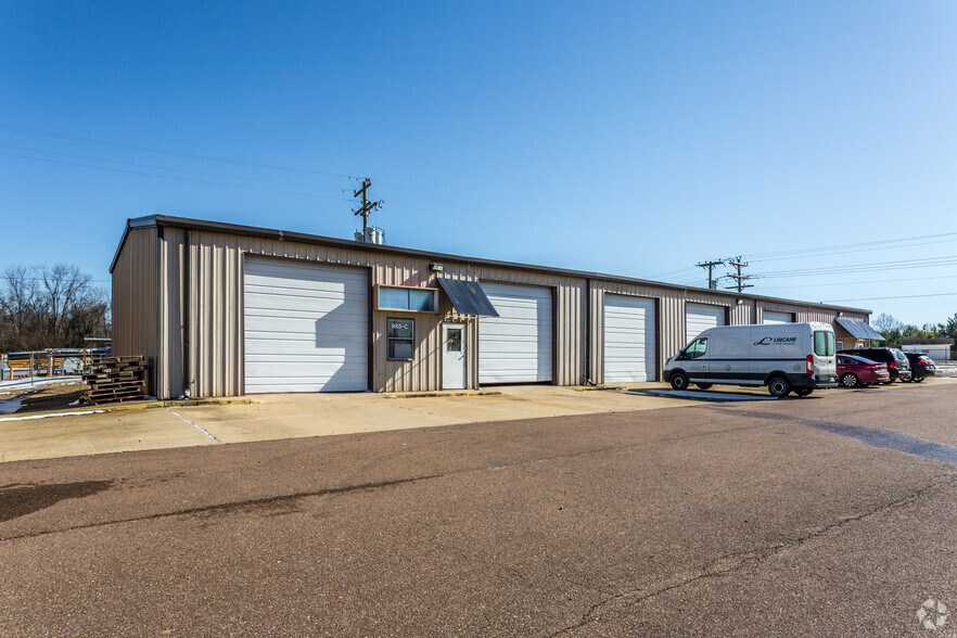 985 Eureka Rd, Batesville, MS à louer - Photo du bâtiment - Image 2 de 2