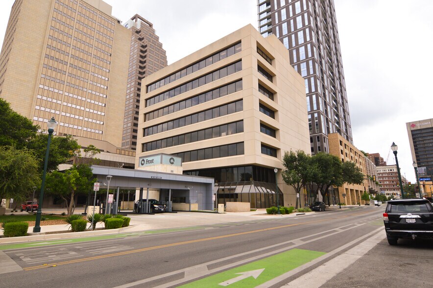 425 Soledad St, San Antonio, TX à louer - Photo du bâtiment - Image 2 de 13