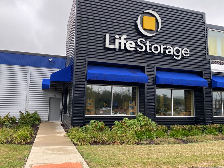 1800 Des Plaines Ave, Forest Park, IL à louer - Photo du bâtiment - Image 1 de 9