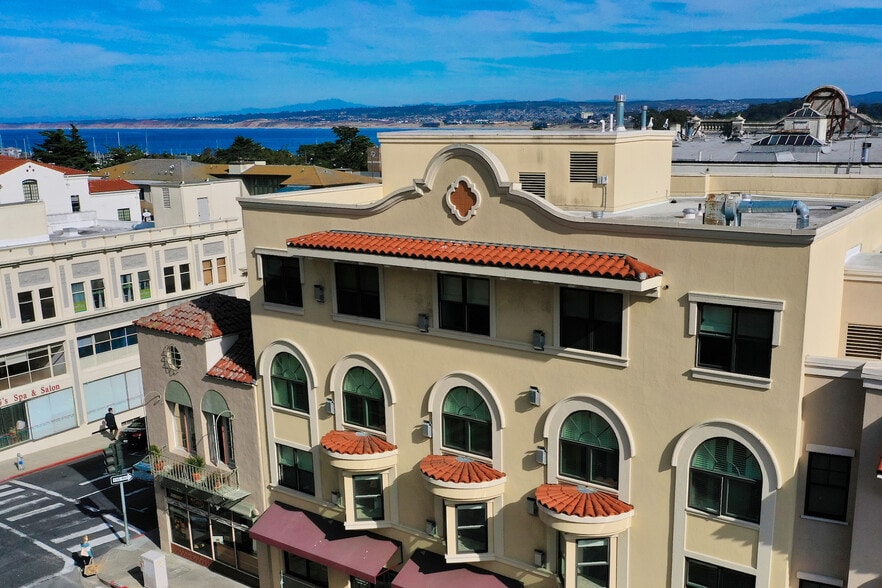 407 Calle Principal, Monterey, CA à vendre - Photo du bâtiment - Image 3 de 31