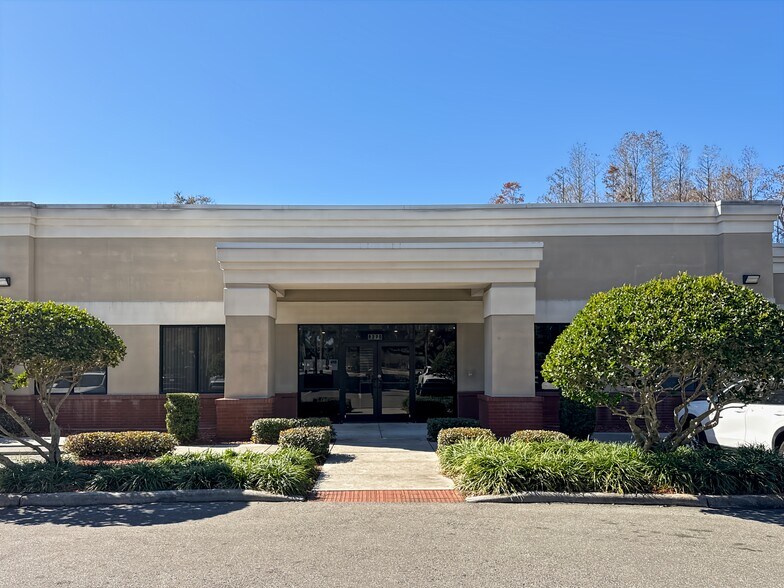 8270 Woodland Center Blvd, Tampa, FL à louer - Photo du bâtiment - Image 2 de 12