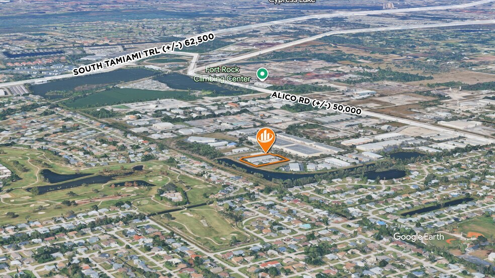 7899 Drew Cir, Fort Myers, FL à vendre - Photo du bâtiment - Image 2 de 5