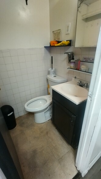 9221 Liberty Ave, Ozone Park, NY for lease - Interior Photo - Image 2 of 10