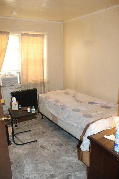 49 Fremont St, Bloomfield, NJ for sale - Interior Photo - Image 2 of 16