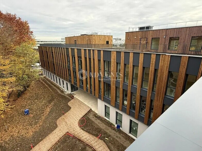 Office in Champs-sur-Marne for lease - Building Photo - Image 2 of 17