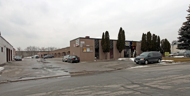 Plus de détails pour 128 Manville Rd, Toronto, ON - Industriel à vendre