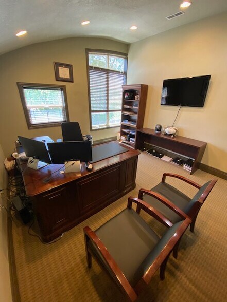 6412 S 900 E, Murray, UT à vendre - Photo du bâtiment - Image 3 de 26