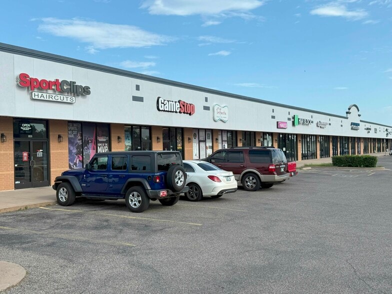 2100 W Danforth Rd, Edmond, OK for lease - Building Photo - Image 1 of 6