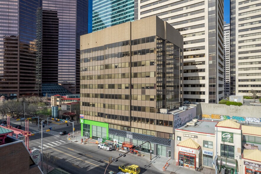 305 SW Centre St, Calgary, AB à louer - Photo du bâtiment - Image 2 de 6
