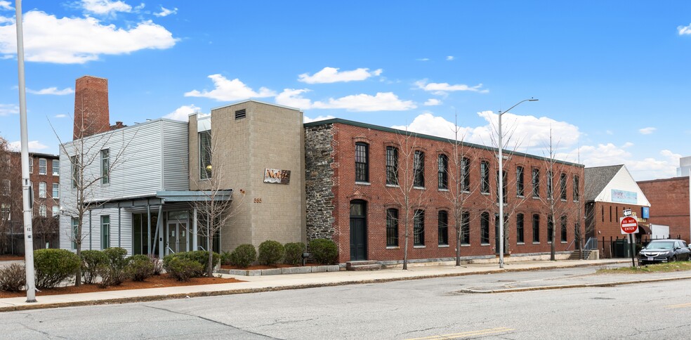 585 Middlesex St, Lowell, MA for sale - Building Photo - Image 1 of 17