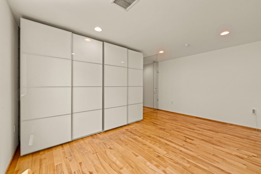 631 N Larchmont Blvd #3, Los Angeles, CA for lease - Building Photo - Image 2 of 10