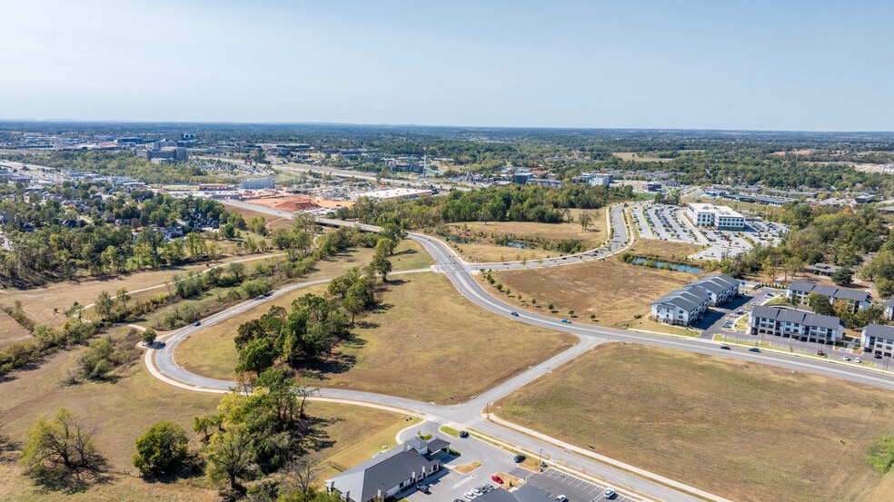 W Magnolia st, Rogers, AR for sale - Building Photo - Image 3 of 6