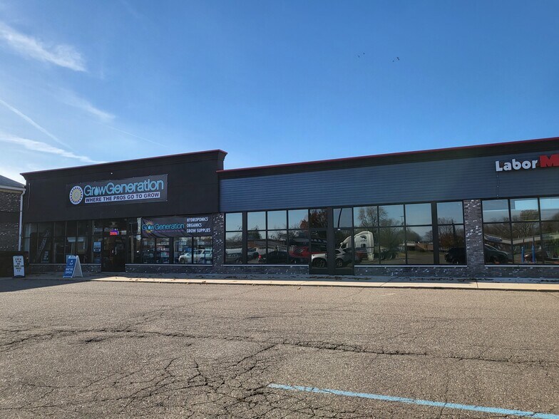 8200-8234 Telegraph Rd, Taylor, MI à louer - Photo du bâtiment - Image 1 de 3