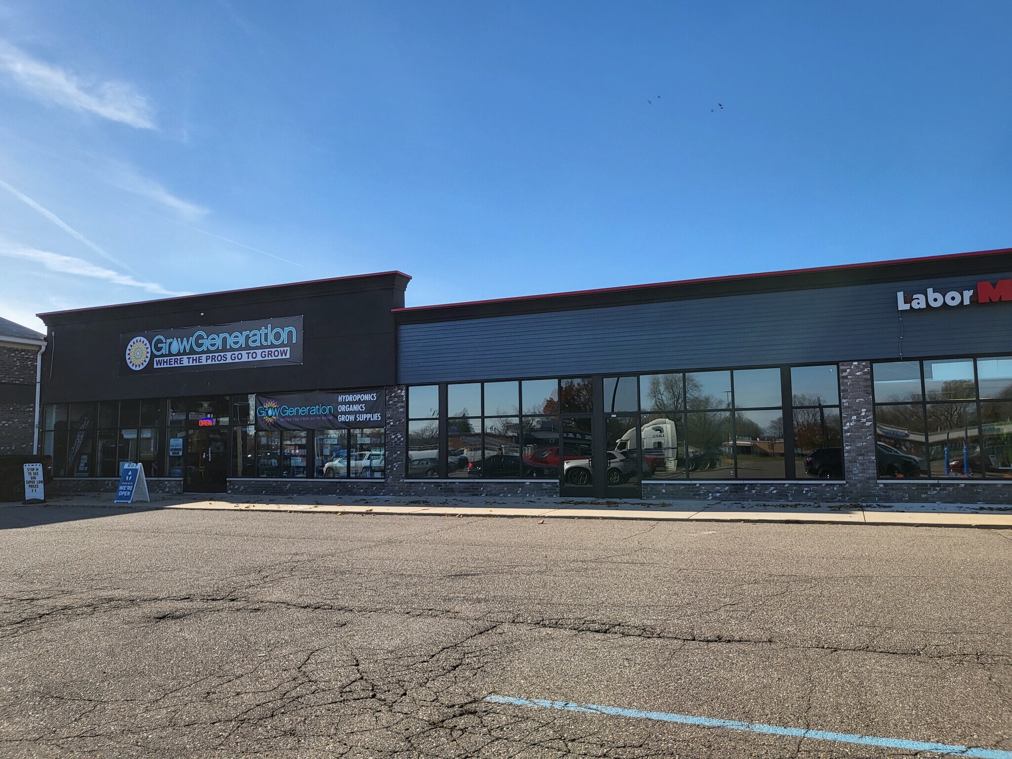 8200-8234 Telegraph Rd, Taylor, MI à louer Photo du bâtiment- Image 1 de 4