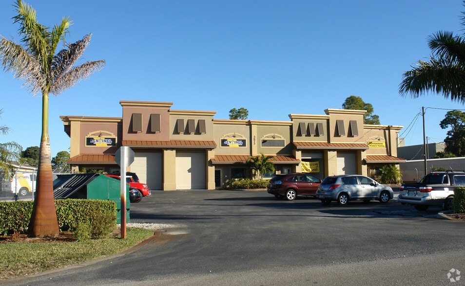 3673 Exchange Ave, Naples, FL for lease - Primary Photo - Image 2 of 5