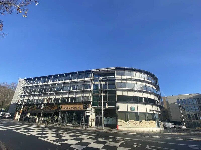 120 Rue De Saint-Cyr, Lyon à louer Photo du bâtiment- Image 1 de 17