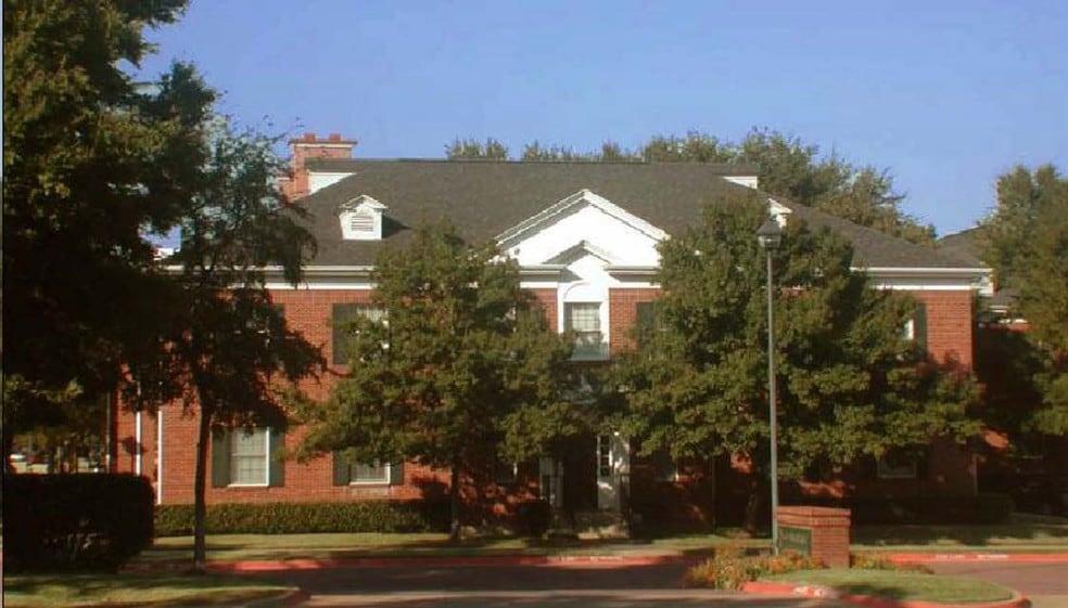 2015 E Lamar Blvd, Arlington, TX for sale - Building Photo - Image 2 of 9